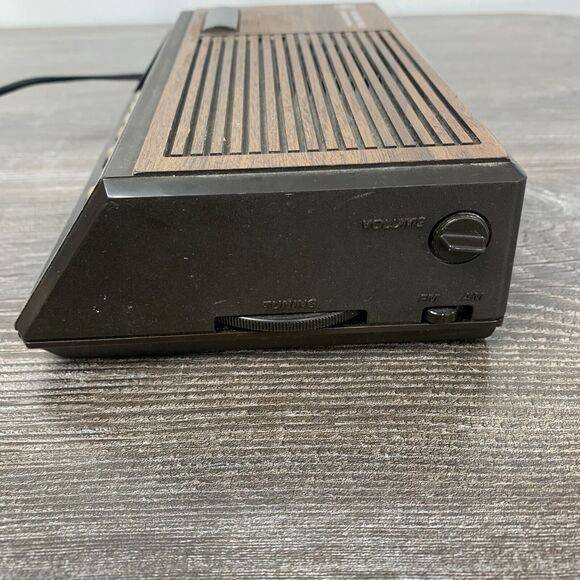 Vintage General Electric GE Model 7-4616B Two Wake Times FM/AM Alarm Clock Radio - Picture 3 of 8